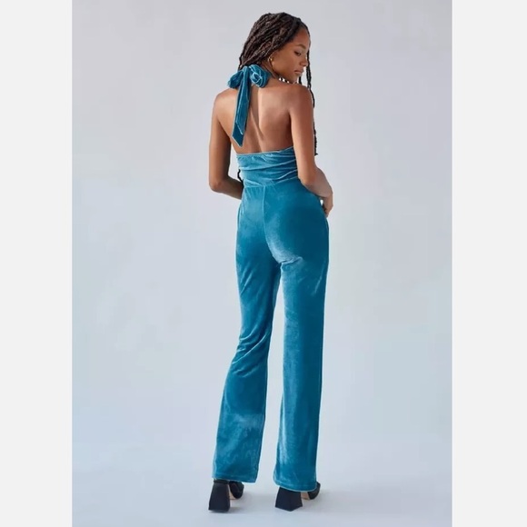 Urban Outfitters Sasha Velvet Halter Neck Jumpsuit in Ink Blue NEW - Picture 4 of 15